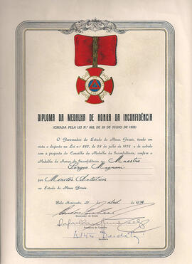 Diploma da Medalha de Honra da Inconfidência, por Méritos Artísticos, recebido por Sergio Magnani...