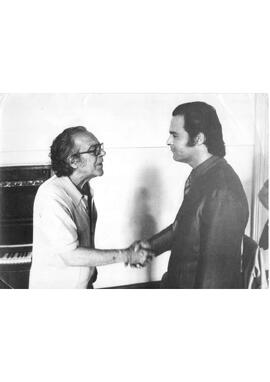 Sergio Magnani cumprimentando Amin Feres. Foto Ogassawara Studio LTDA. Curitiba.