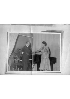 Sergio Magnani e Maura Moreira em concerto.