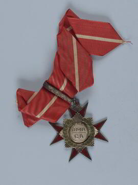 Diploma e Medalha Ordem do Mérito Artístico, grau Comenda do Mérito.